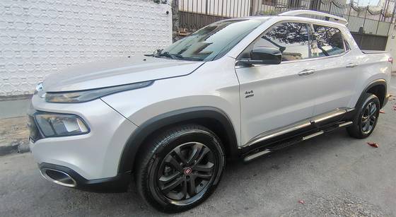 FIAT TORO 2.0 16V TURBO DIESEL VOLCANO 4WD AT9 FIAT TORO 2.0 16V TURBO DIESEL VOLCANO 4WD AT9